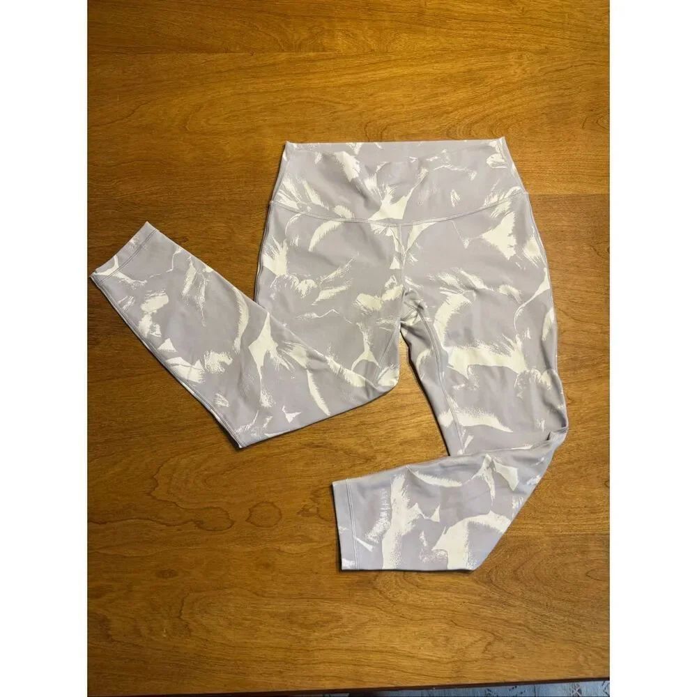 Lululemon Women's Flower Pop Wunder Under Cropped Leggings White Silver Size 10